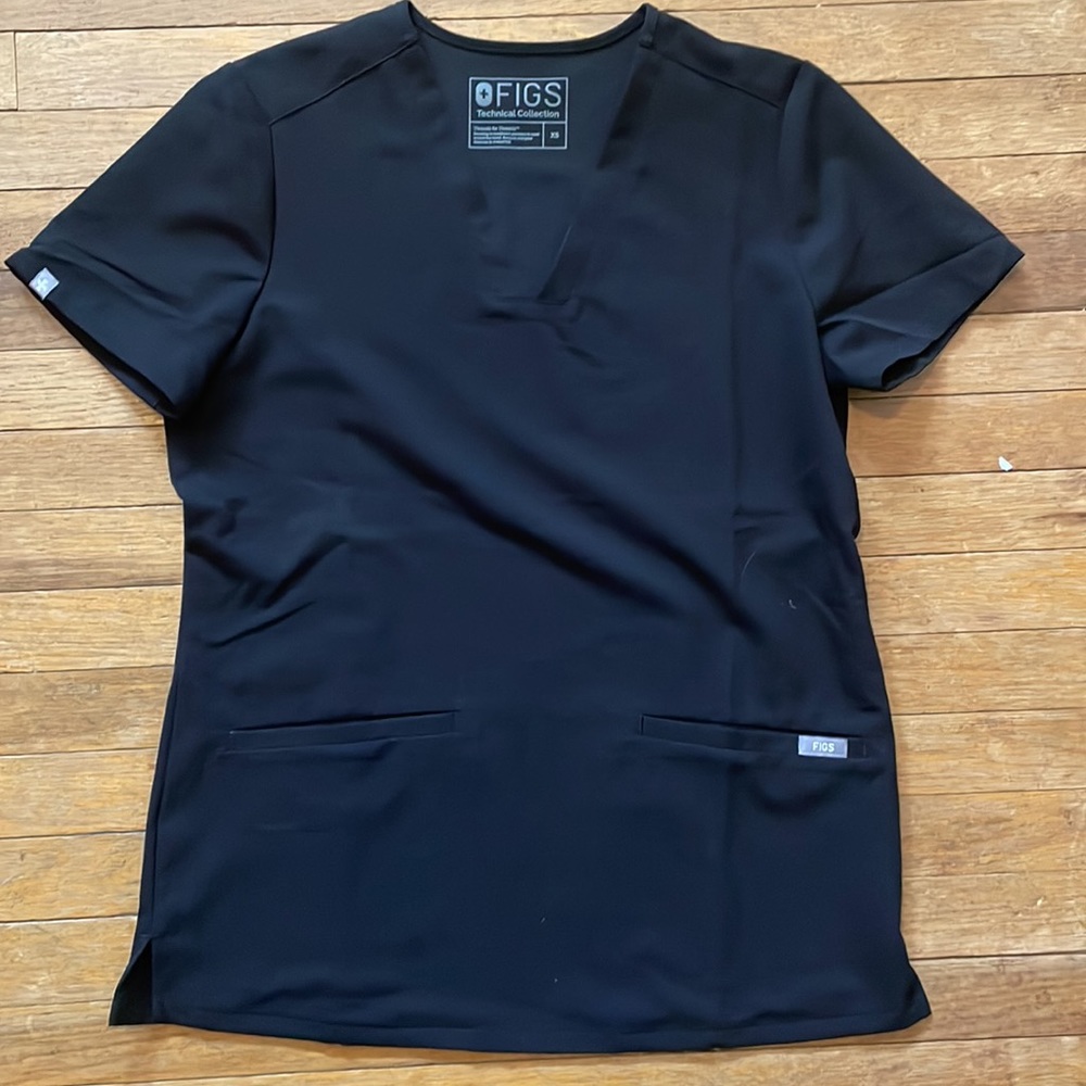 FIGS- Casma three pocket scrub top, black XS